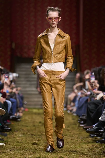 Look 25
